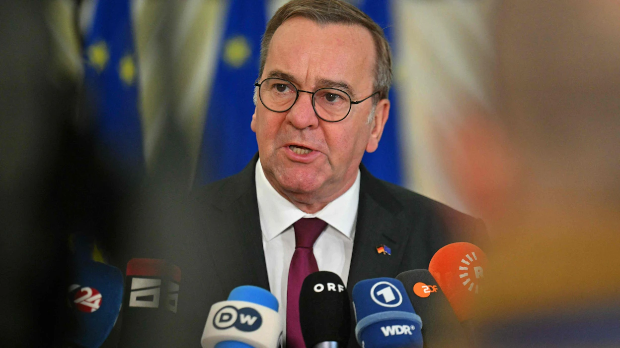 Saksan puolustusministeri Boris Pistoriuksen mukaan on oletettava, että kaapelivaurioissa on kyse sabotaasista ja hybriditoiminnasta..