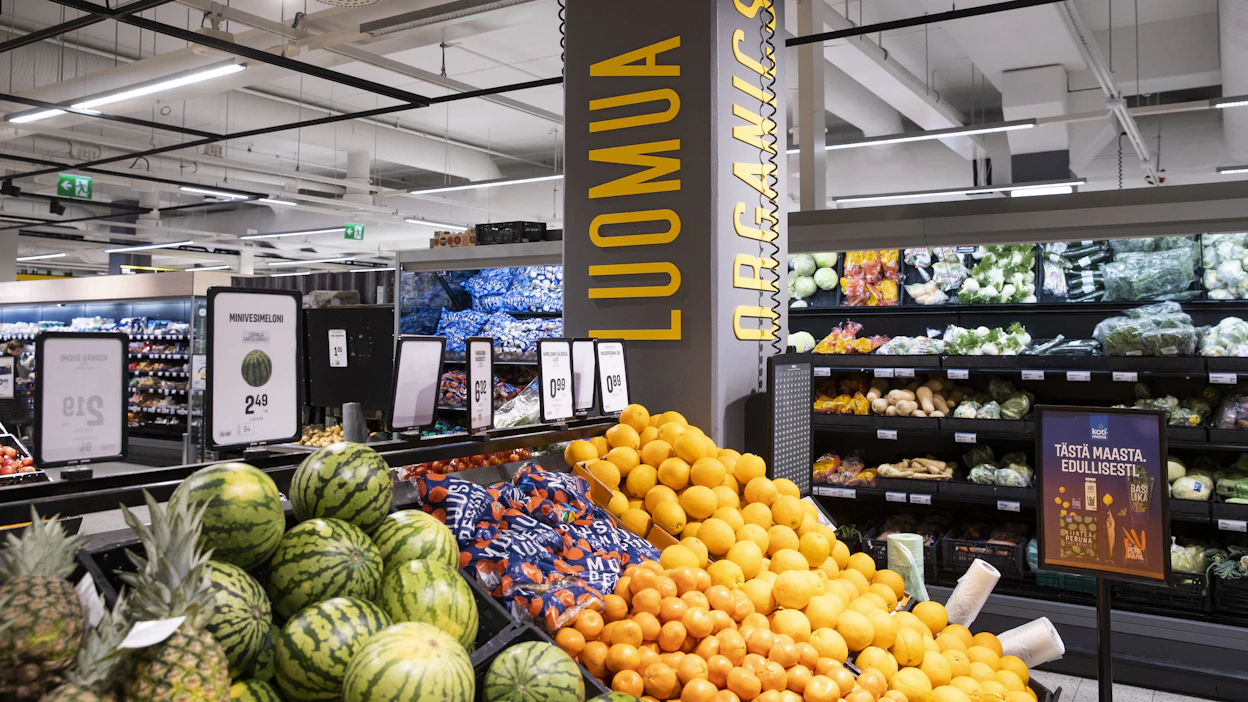 Suomessa luomutuotteiden osuus päivittäistavarakaupan myynnin arvosta oli vuonna 2024 alle kaksi prosenttia.