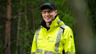 Metsänhoitaminen kannattaa aina, mutta erityisesti tällä hetkellä, kun energiapuun kysyntä on lisääntynyt.  Tomi Vartiamäki kehottaa metsänomistajia ottamaan yhteyttä Laania Oy:hyn. 