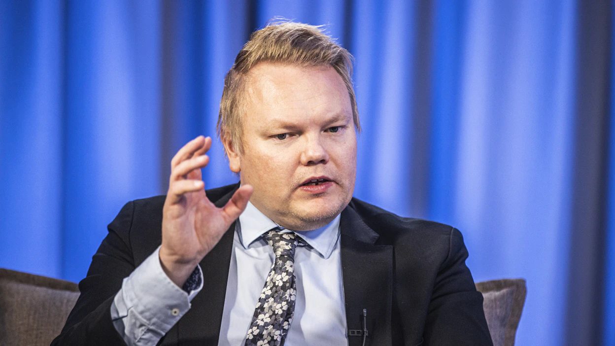 Keskustan ryhmäjohtajan mukaan Petteri Orpo ja kokoomus saattoivat Suomen outoon valoon äänestäessään Vilhelm Junnilan (ps.) luottamuksen puolesta.
