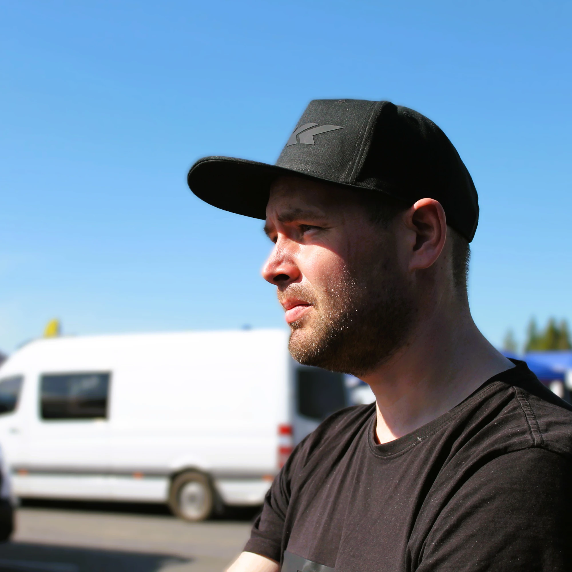 Feetu Koskisen tavoitteena on tällä hetkellä tutustua lajiin kunnolla. Asiat otetaan kuitenkin tosissaan, kilpaileehan tiimi SM-tasolla. Tämä pitää motivaatiota lajiin yllä.