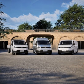 Uusi Transit City on täyssähköinen jakelu-/huoltoauto kaupunkiympäristöön. Mittojensa puolesta se asettuu Ford E-Transit Courierin ja E-Transit Customin väliin.