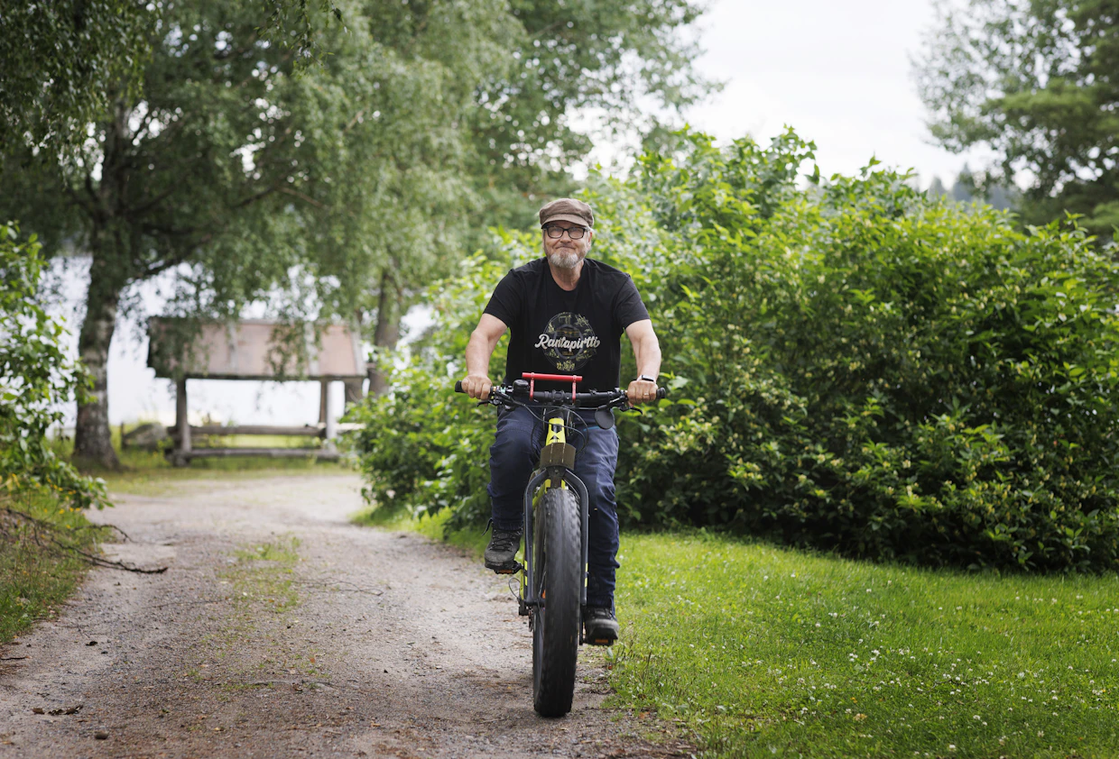 Maaseutumatkailuyrittäjän on kyettävä elämään ajan hermolla ja haistelemaan uusimpia trendejä, Timo Niinimäki kertoo. Polkupyörät ovat suosittuja asiakkaiden keskuudessa.