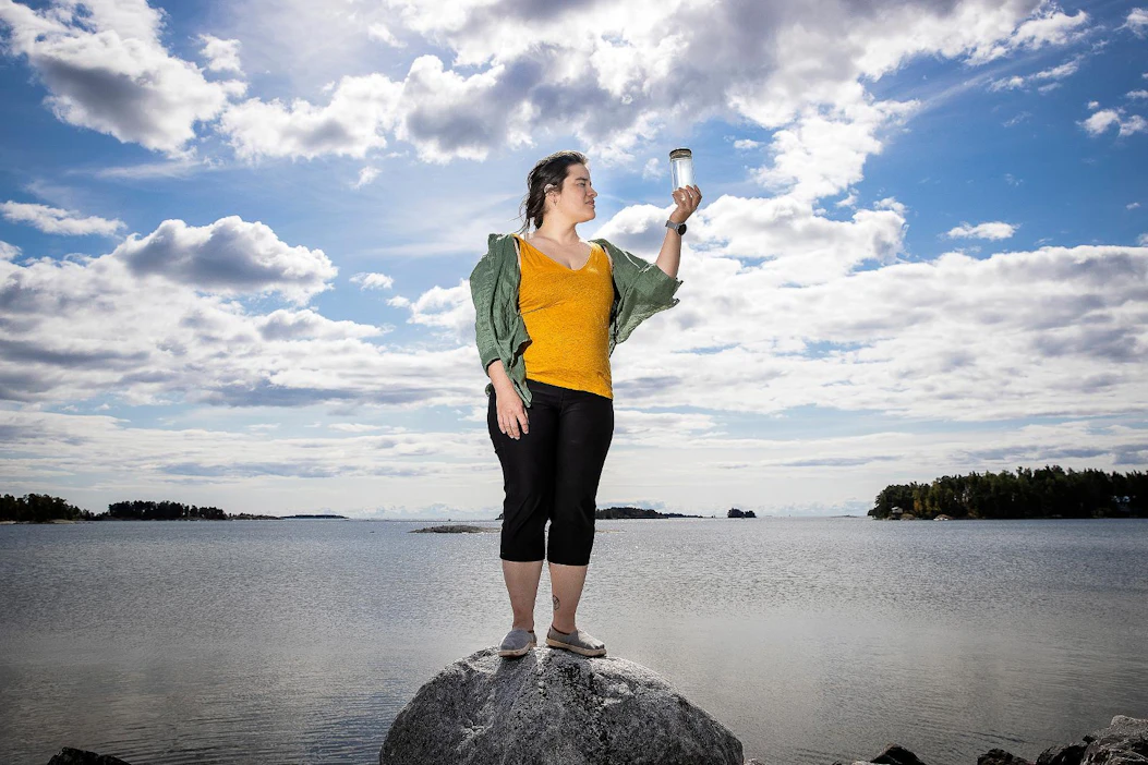 Tämän jutun julkaisun aikaan Lumi Haraguchi on tutkimusaluksella pohjoisella Jäämerellä lähellä Grönlantia keräämässä näytteitä.