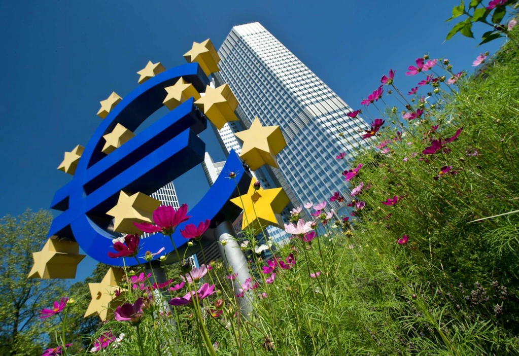 Kuluttajahintojen nousu euroalueella hidastui kesäkuussa 1,9 prosenttiin toukokuun 2,0 prosentista, kertoo EU:n tilastovirasto Eurostat.