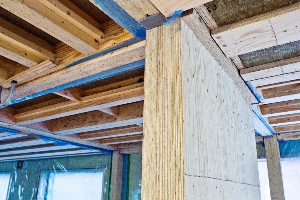 Kantavia puurakenteita voidaan jättää paikoin suojaverhoamatta.