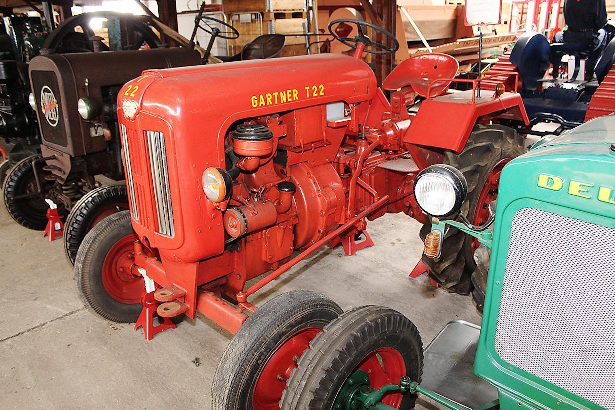 Gärtner T22 on hyvin harvinainen traktori, jota tehtiin Ranskassa vuosina 1956–59.  Ilmeisesti merkkiä valmistettiin niin ikään ranskalaisen ECO:n lisenssillä. Kaikki komponentit ostettiin ulkopuolisilta toimittajilta. 1-sylinterinen 2-tahtidiesel on merkiltään Aster, vaihteisto Rochert-Schneider. Valmistusmäärät ovat olleet korkeintaan muutamia satoja.