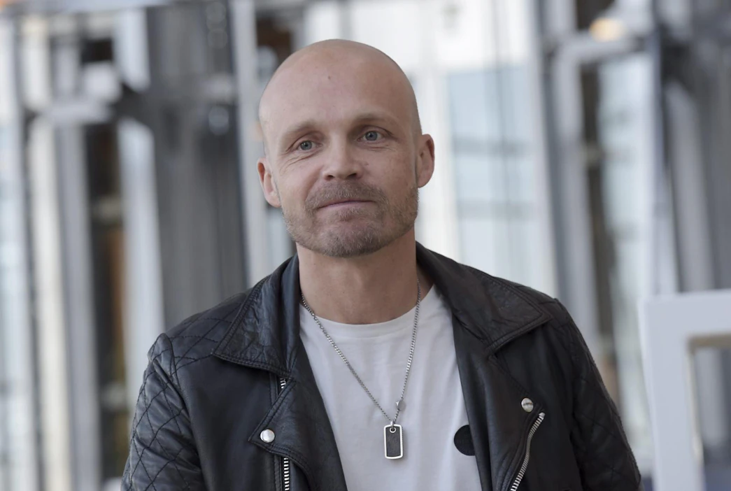 Maanantaina julkistettujen viime vuoden verotietojen mukaan useat eturivin artistit pääsivät jopa satojentuhansien tienesteille. Kuvassa pop-iskelmämuusikko Juha Tapio. LEHTIKUVA / Markku Ulander