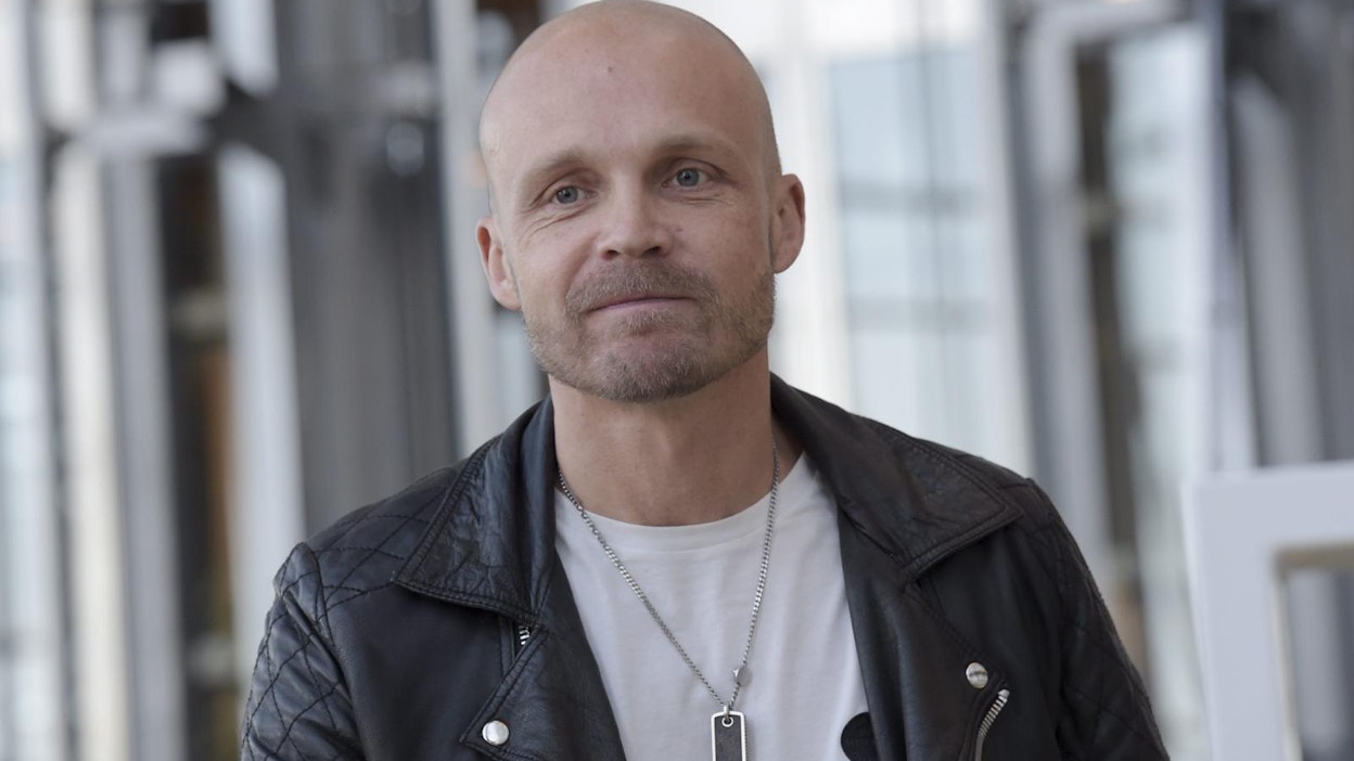 Maanantaina julkistettujen viime vuoden verotietojen mukaan useat eturivin artistit pääsivät jopa satojentuhansien tienesteille. Kuvassa pop-iskelmämuusikko Juha Tapio. LEHTIKUVA / Markku Ulander