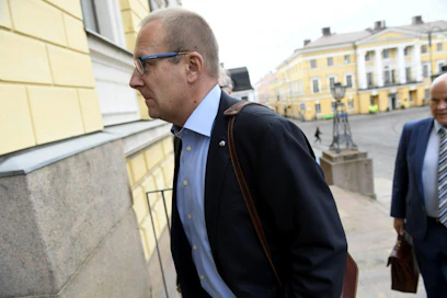 SAK:n puheenjohtaja Jarkko Eloranta sanoo, että työllisyystoimien neuvottelut etenevät ohuen langan varassa. LEHTIKUVA / MARTTI KAINULAINEN