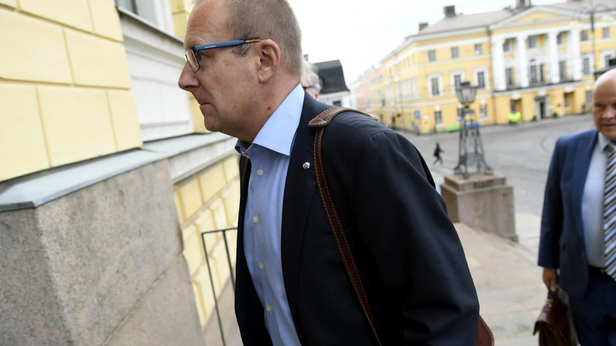 SAK:n puheenjohtaja Jarkko Eloranta sanoo, että työllisyystoimien neuvottelut etenevät ohuen langan varassa. LEHTIKUVA / MARTTI KAINULAINEN