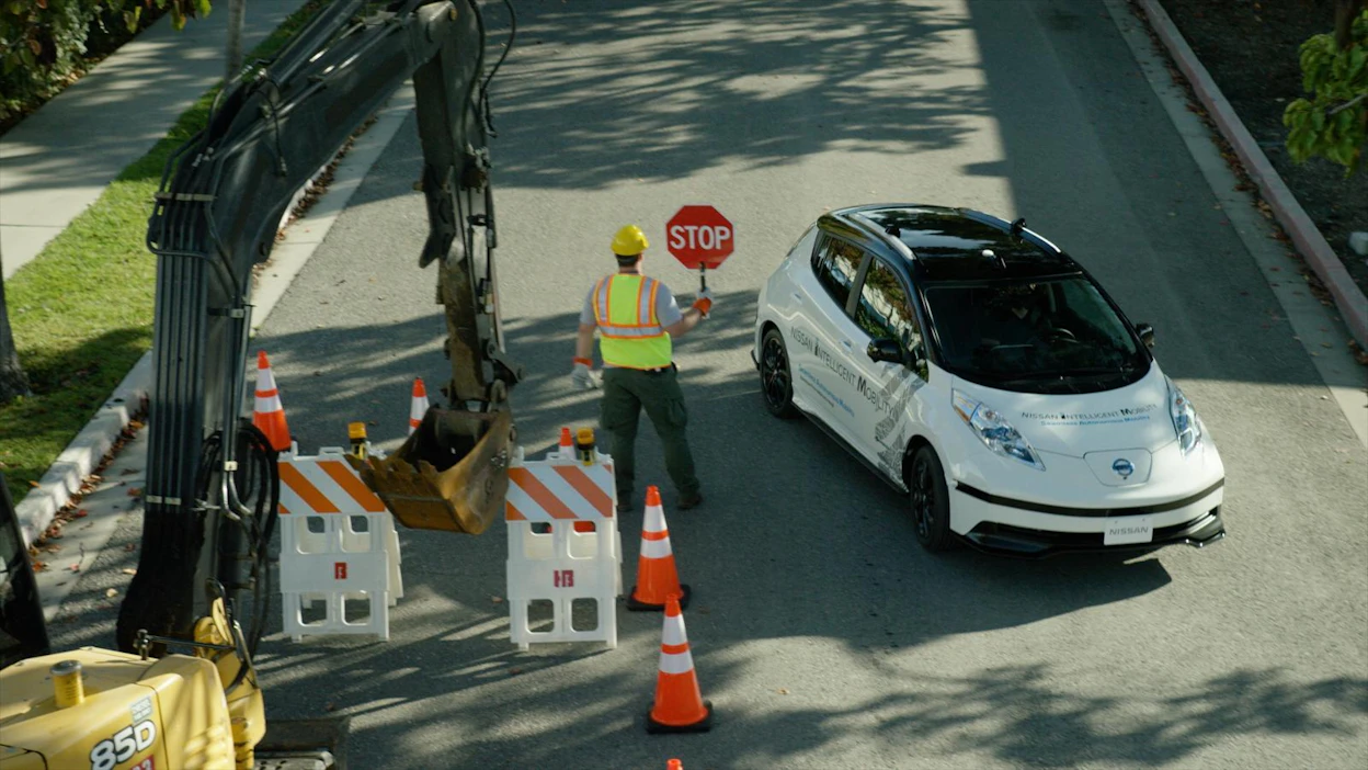 Nissan on kehitellyt itseajavia autoja vuosien ajan. CES 2017 -messujen yhteydessä yhtiö esitteli SAM-teknologiaa (Seamless Autonomous Mobility): NASAN:n kehittelemässä teknologiassa keinoäly auttaa itseajavia kulkuneuvoja tekemään päätöksiä.