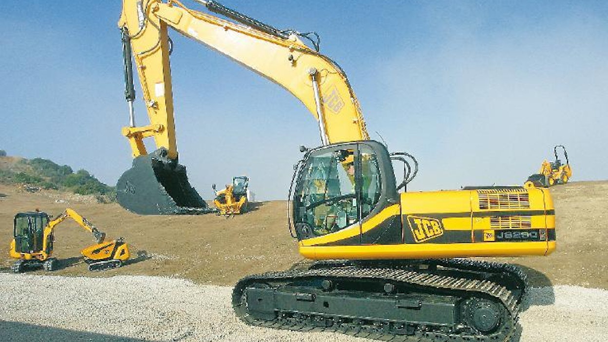 JCB JS290 on tulossa olevista uusista kaivukoneista pienin, työpaino on 29 tonnia. Tämän lisäksi Conexpo-messuilla Amerikassa esitellään kevään aikana JS360 (36 tonnia) ja JS520 (52 tonnia).