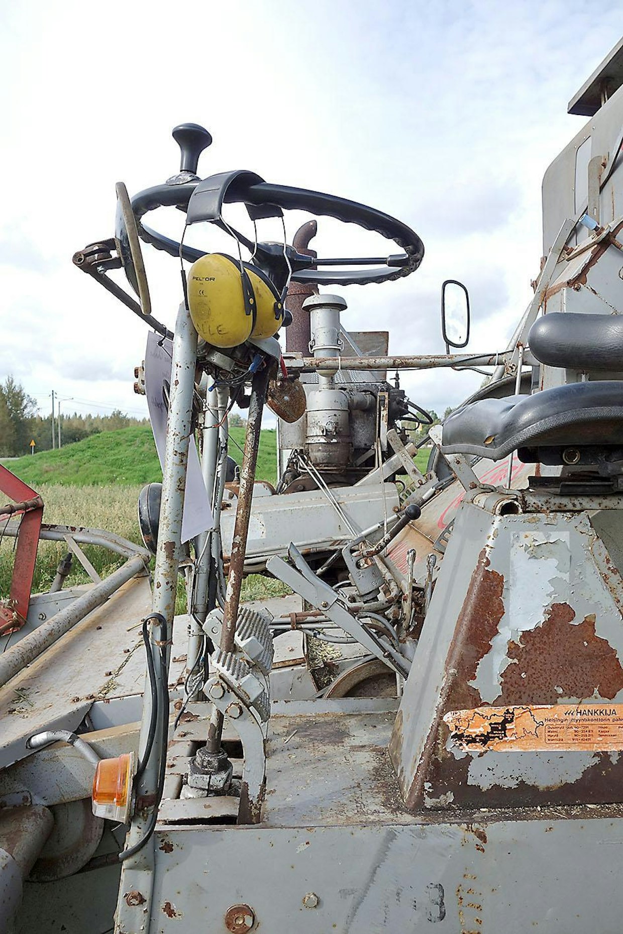Claas Columbuksen ohjaamo