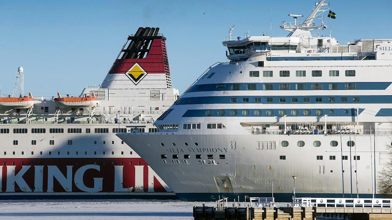 Moni valitsee matkustajalaivan juhlien tai kokousten pitopaikaksi edullisten hintojen takia. Laivat saavat palveluistaan verohelpotuksia.