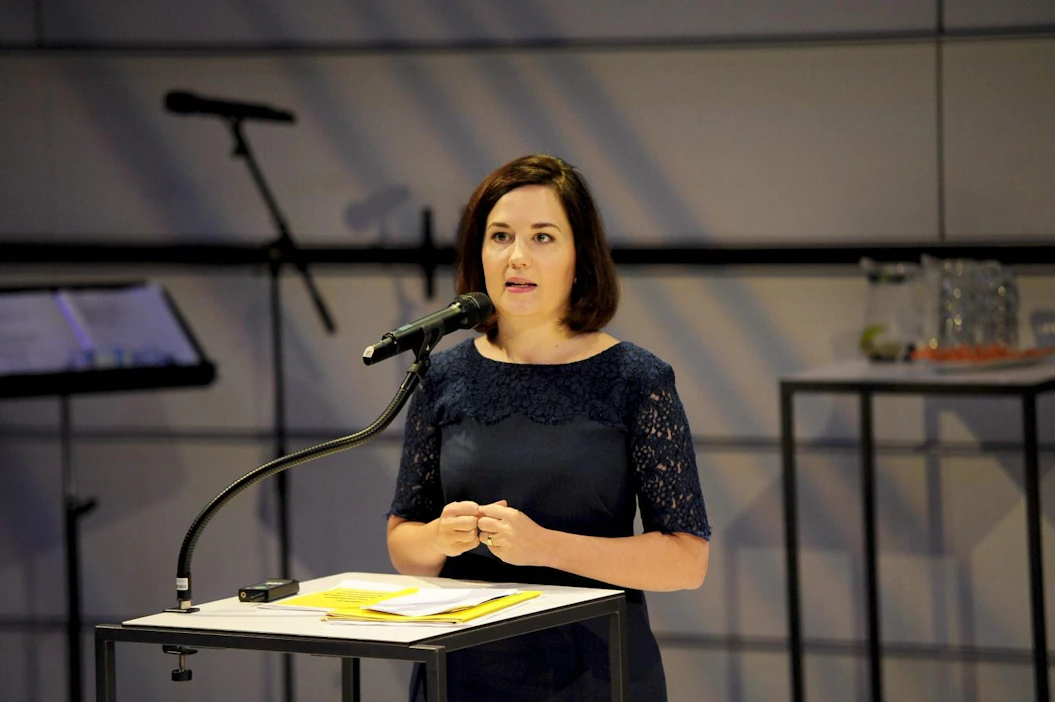 Opetusministeri Sanni Grahn-Laasonen (kok.) sanoo, että päätöksen myötä kielten oppimisen herkkyyskausi voidaan hyödyntää aiempaa paremmin. LEHTIKUVA / MESUT TURAN