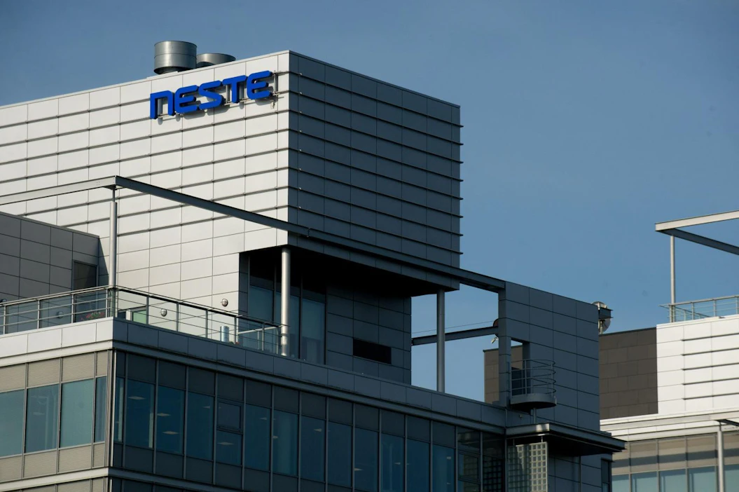 Toimitusjohtaja Peter Vanacker sanoi investoinnin tekevän Nesteestä ainoan yhtiön maailmassa, jolla on uusiutuvan polttoaineen tuotantoa Euroopassa, Aasiassa ja Pohjois-Amerikassa. LEHTIKUVA / MIKKO STIG