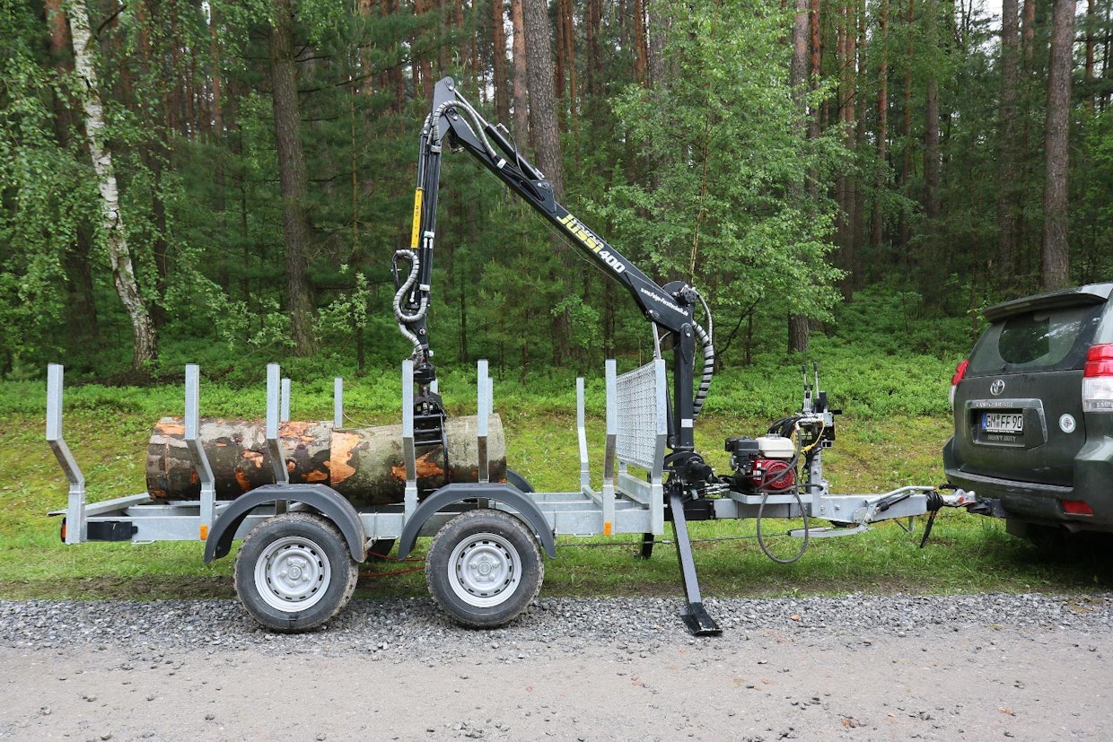 Ruschmeier PHT35 on maastureiden ja pakettiautojen vedettäväksi tarkoitettu puutavaravaunu, kokonaispainoltaan 3500 kg, kantavuutta on 2540 kg. Suomalainen Vahva-Jussi -kuormain saa voimansa aisalla olevasta polttomoottoriyksiköstä. (TH)