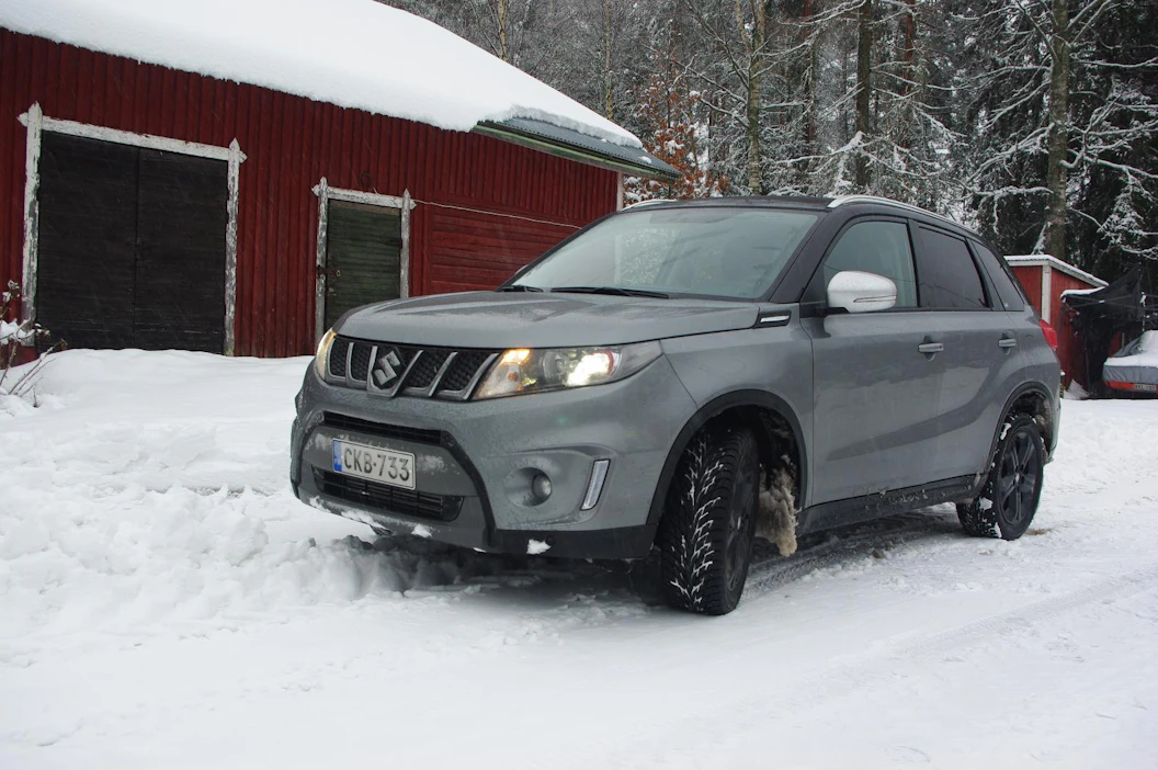 Autoveron poistosta hyötyvät uuden auton ostajat. Käytettyjen autojen omistajat ovat jäämässä maksumiehiksi.