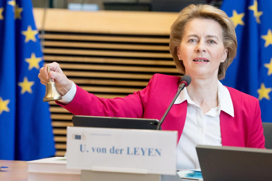 Komission puheenjohtaja Ursula von der Leyen esitteli uuden elvytyspaketin EU-parlamentin mepeille keskiviikkona.