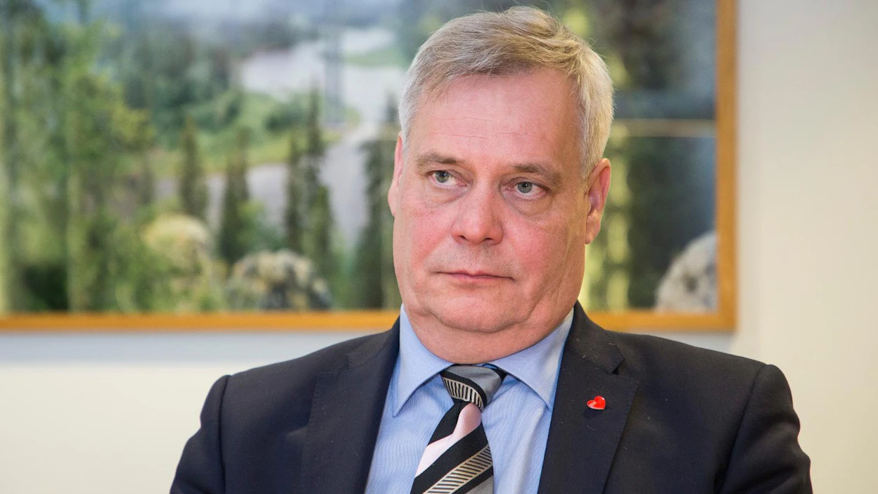 Ammattiliitto Pron puheenjohtajana toiminut Antti Rinne sai 1 240 euron sakot. Hän joutuu lisäksi korvaamaan Metsäteollisuus ry:lle yhteensä 16 000 euroa oikeudenkäyntikuluja.