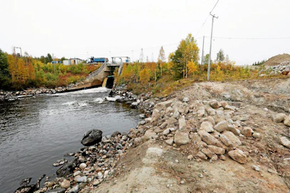 Iijoen kalatiet -hankeen ensimmäinen kalatie rakennetaan Kostonjärven säännöstelypadolle. 11.9.2012 Taivalkoski. Kuva Pekka Fali.