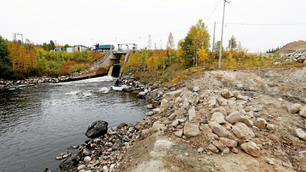 Iijoen kalatiet -hankeen ensimmäinen kalatie rakennetaan Kostonjärven säännöstelypadolle. 11.9.2012 Taivalkoski. Kuva Pekka Fali.