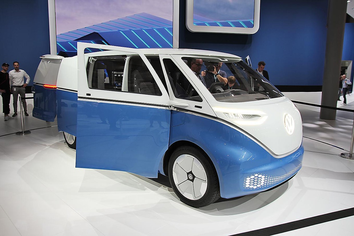 VW I.D. Buzz Cargo on vielä konseptiasteella. Auto pohjautuu uuteen I.D. Automatisaation ja sähköisen voimalinjamoduulin (MEB) yhdistelmään. MEB tarjoaa akun teho ja auton koko huomioiden 330–550 kilometrin toimintasäteen. K-Auton hyötyajoneuvojohtaja Juha-Pekka Sihvonen kertoo, että malli tulee tuotantoon ja on markkinoilla noin 2021 tienoilla.