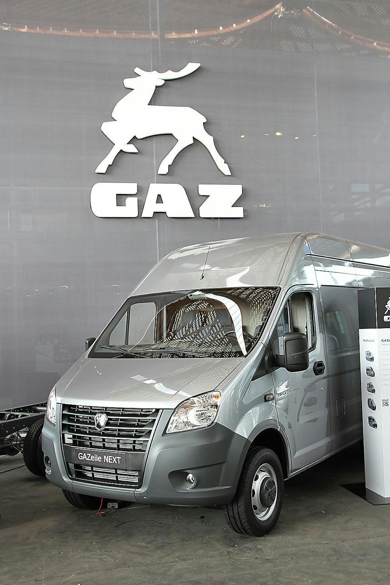 Venäläinen GAZ kurkkii laajemmille markkinoille. Uudistettu GAZelle täyttää Euro-6- päästönormit. Konepeiton alla on Volkswagenin 2,0-litrainen 136 hv turbodiesel, jonka parina on uusi 6-nopeuksinen manuaalivaihteisto. Tarjolla on umpipakettiauton lisäksi alustamalli sekä bussiversio.