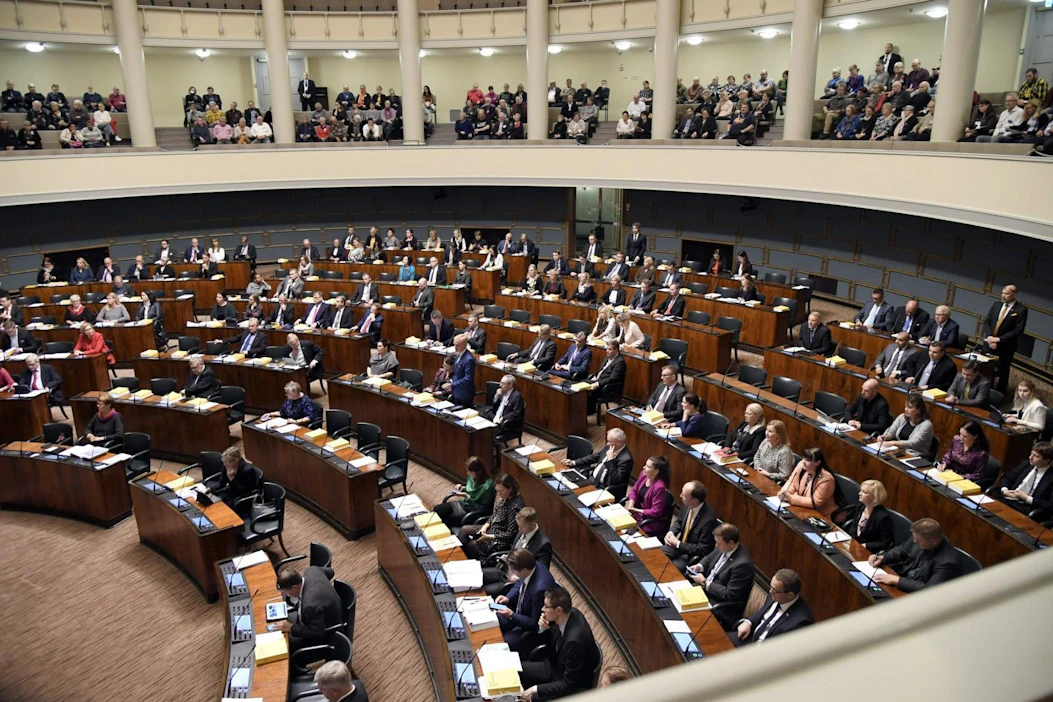 Hoitajamitoituksen nostosta johtuva kustannusarvio vuodesta 2024 lähtien on noin 266 miljoonaa euroa. Hallitus pyrkii siihen, ettei se joudu ottamaan vanhuspalveluiden hoitajamitoitusta varten rahaa muiden sairaiden hoidosta.