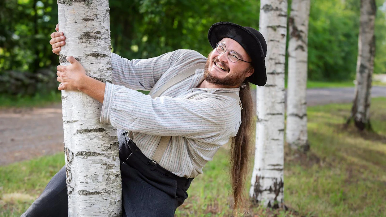 Jussi Muilu on ollut kahden vuosikymmenen aikana mukana kymmenissä näytelmissä Lapualla, Vaasassa ja Alahärmässä.
