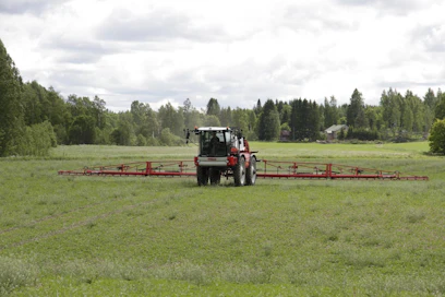 Agrifacin valmistaman ajettavan kasvinsuojeluruiskun malli on Condor, jonka maahantuonnista vastaa AgriToukola Oy. Malli on mukana KoneAgrian uutuusarvostelussa.