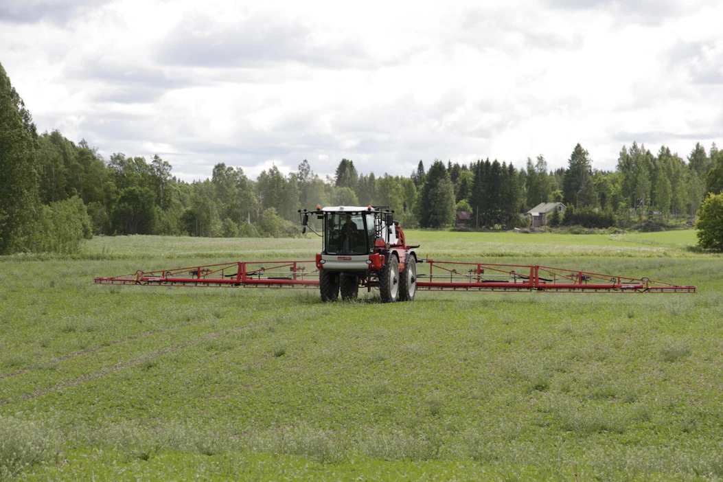 Agrifacin valmistaman ajettavan kasvinsuojeluruiskun malli on Condor, jonka maahantuonnista vastaa AgriToukola Oy. Malli on mukana KoneAgrian uutuusarvostelussa.