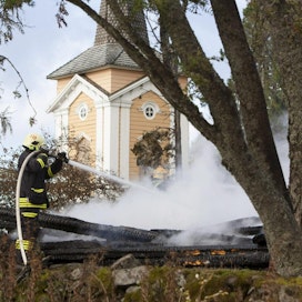 Kiihtelysvaaran kirkko tuhoutui palossa viime syyskuussa. Lehtikuva/Minna Raitavuo
