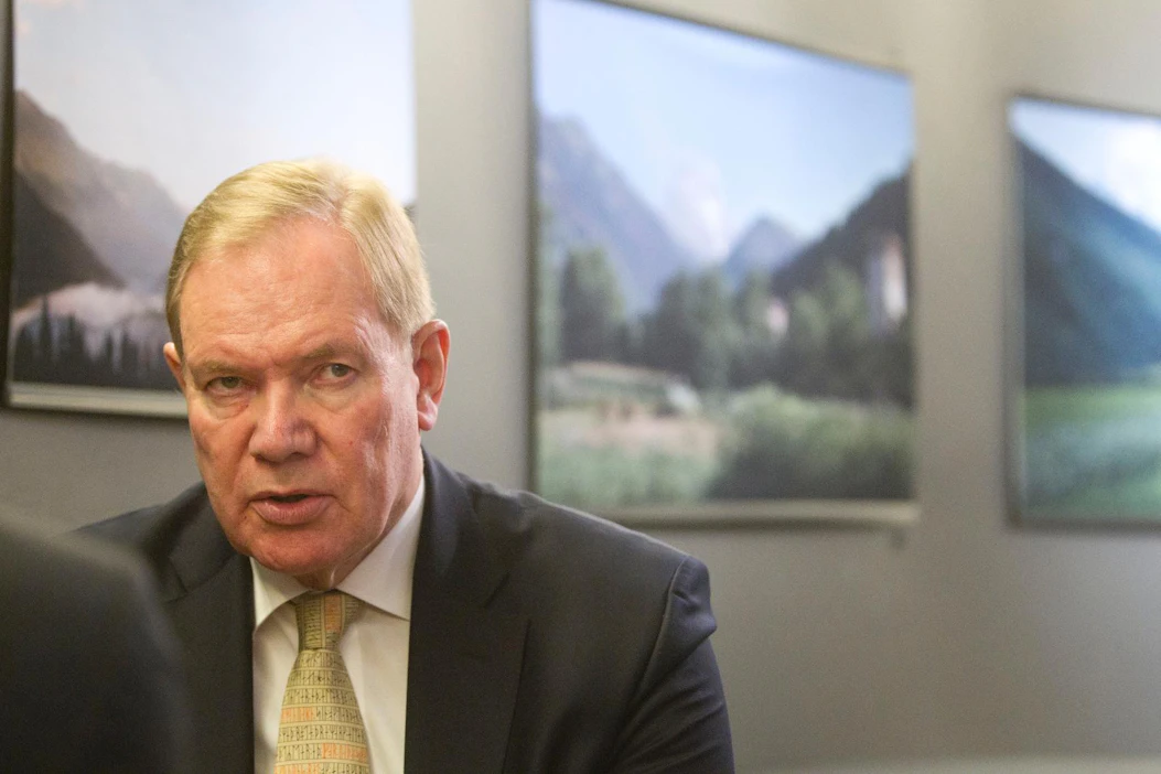 Ex-pääministeri Paavo Lipponen patistelee suomalaisia hyödyntämään pohjoisen alueen hankkeita. Arkistokuva.