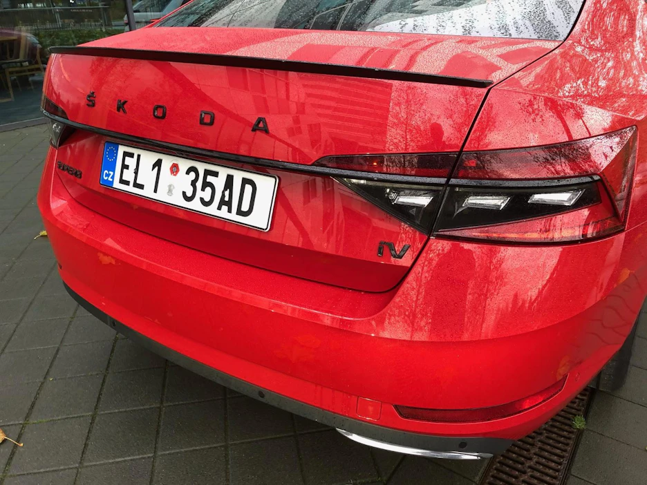 Škodan sähköistymisen aloittaa Superb iV lataushybridi. Se napannee ison osuuden mallin myynnistä.