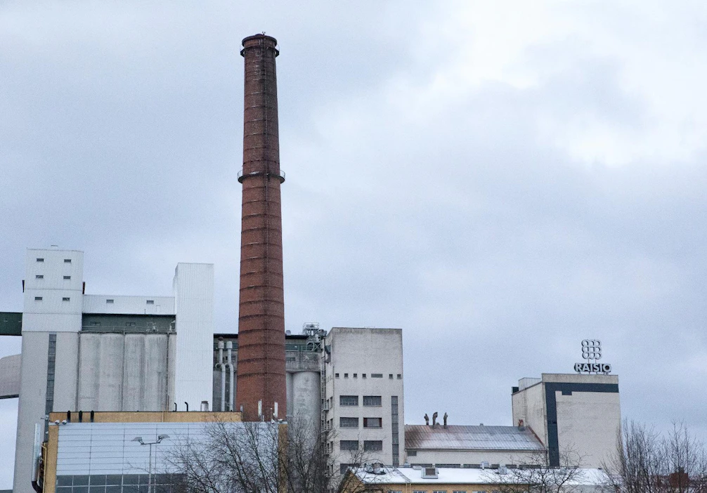 Tämä Raision tehdasmaisema täydentyy uudella yksiköllä, jonka tuotanto alkaa parin vuoden sisään.