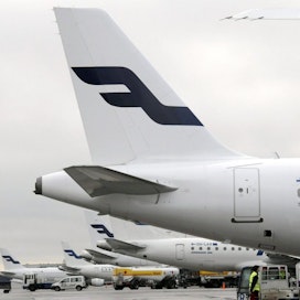 Kuluttaja-asiamiehen mukaan Finnair epää vakiokorvauksen lentomatkustajilta esimerkiksi lentojen peruutusten yhteydessä.