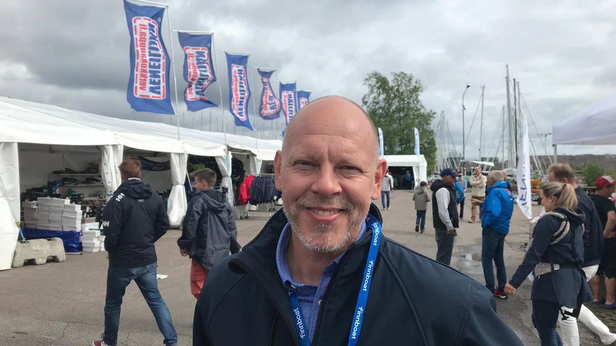 "Tervetuloa uudet veneilijät!, myhäili Vetuksen ja Finnboatin Kim Koskinen Uiva 2020 -näyttelyalueella.