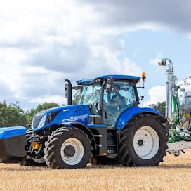 New Hollandin metaanilla toimivassa traktorissa kaasusäilö on sijoitettu eteen, traktorin ulkopuolelle. Muita sarjavalmisteisia kaasutraktoreita ei ole markkinoilla.