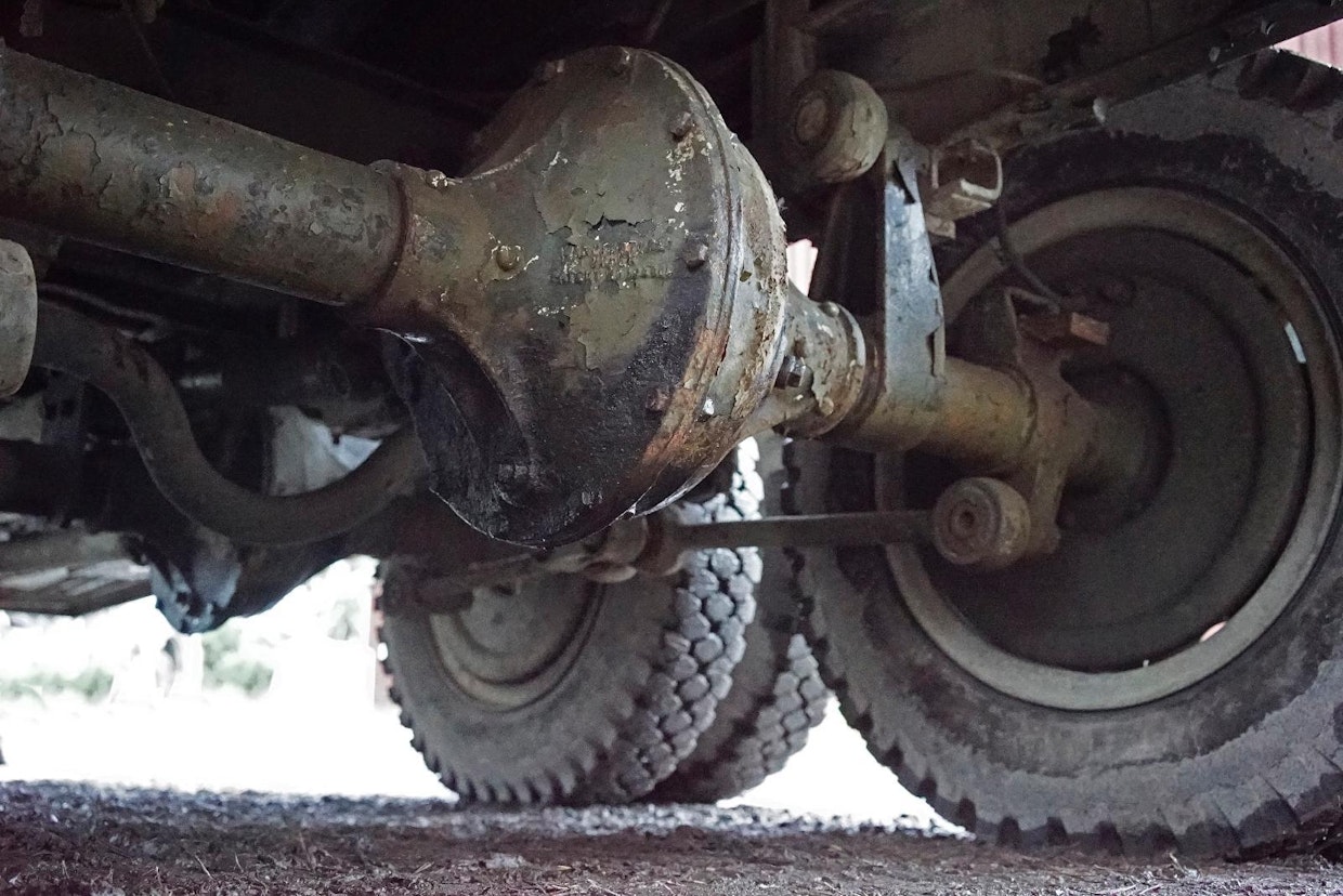 Alkujaan telirakenteessa oli kuvan mukainen halkaistava ns. Timken tasauspyörästö. Käytössä oli myös Chevroletin tekemiä ns. banjo-tasauspyörästöjä.