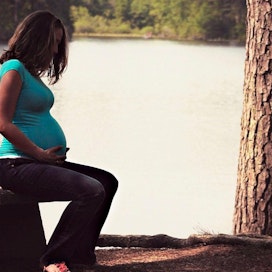 Väitöskirjan kirjoittaneen Tuomo Eskelisen mukaan lapsen syntymäpaino, raskauden viive ja raskausviikkoihin suhteutettu pienipainoisuus eivät ole yhteydessä altistumiseen hyvin pientaajuisille magneettikentille.