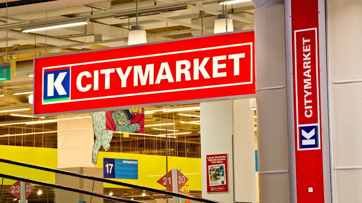 Ylen uutisessa ei täsmennetä missä päin Suomea Citymarketien mainoslehtiä ja K-kauppiaiden suoramainontaa on jaettu myöhässä.