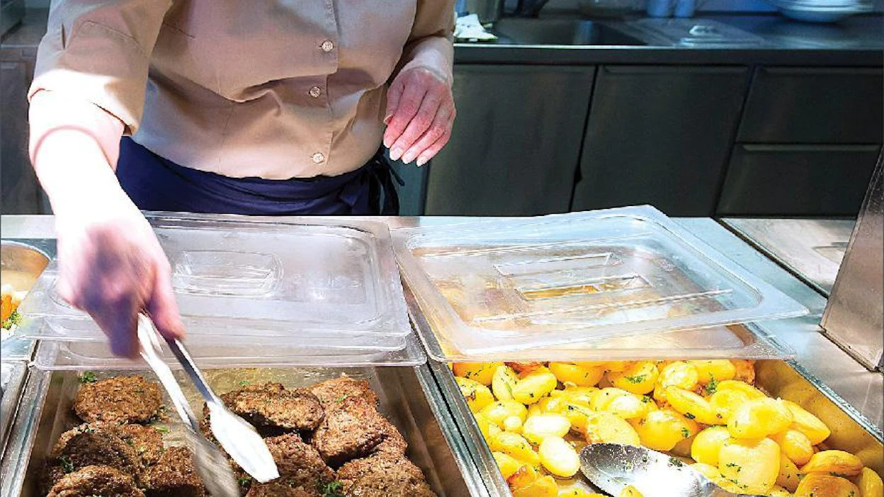 Julkisissa keittiöissä tulee käyttää enemmän kotimaisia raaka-aineita, korostaaPaula Viertola MTK:sta. Pekka Fali