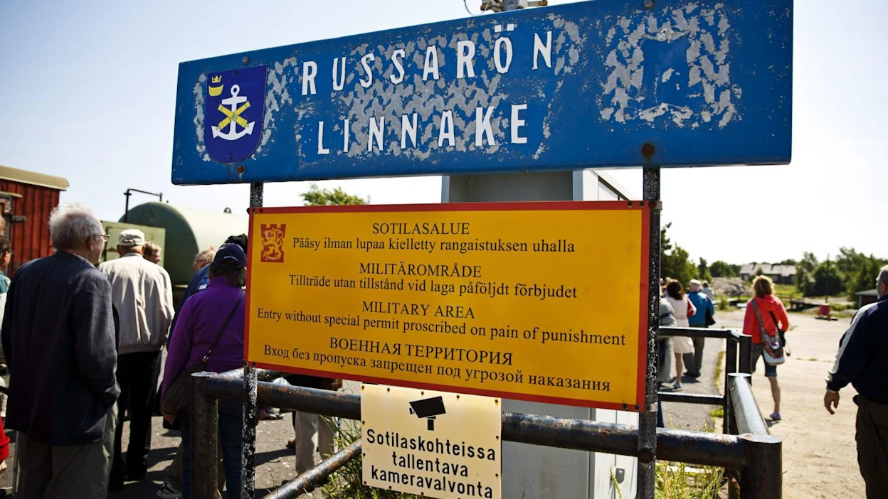 LEHTIKUVA / RONI REKOMAAYhteiskunnan turvallisuudelle tärkeitä kohteita ovat muun muassa sotilasalueet.