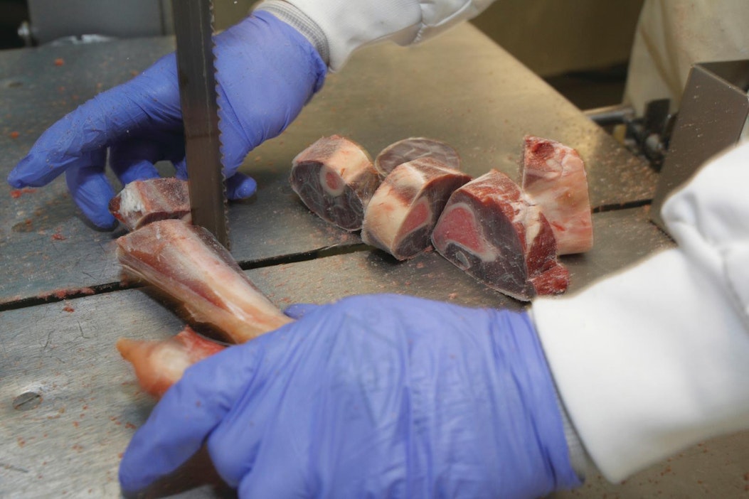 Porojen luuproteiinien on huomattu toimivan hyvin luunkorvikkeessa.