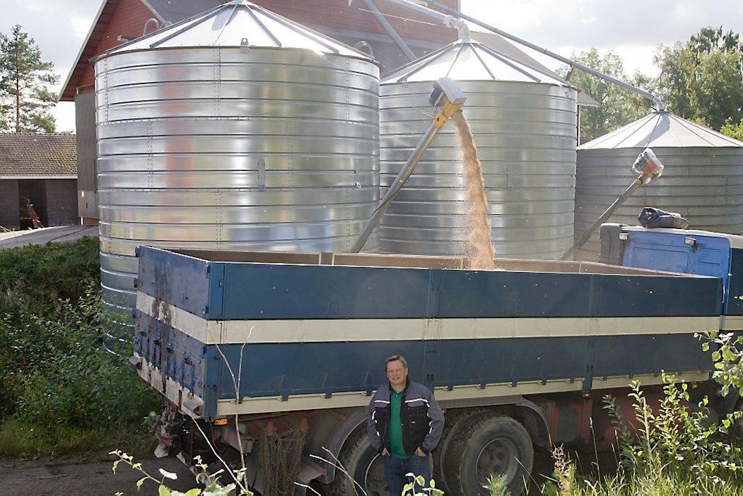 Ruuvipurkain viljaruuvi vehnää Petri Lintukankaan siiloista