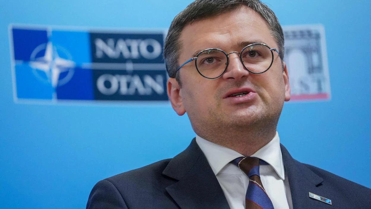 Ukrainan ulkoministeri Dmytro Kuleba Naton ulkoministerikokouksessa Bukarestissa 29. marraskuuta.