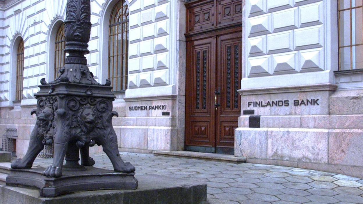 Alhaiset korot ja hintakehityksen vaimeus tukevat kotitalouksien ostovoimaa ja kulutuksen kautta talouskasvua, Suomen Pankki ennustaa.