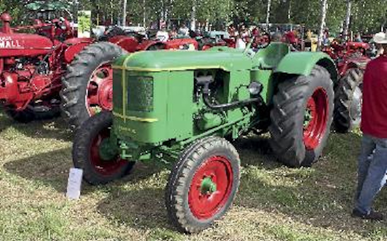 42-hevosvoimainen, 3-sylinterinen ja 2,5-tonninen Deutz F3L oli esillä 1950-luvulla julkaistuissa traktoreiden ryhmäesittelyissä, mutta virallisten tilastojen mukaan sitä ei tuotu Suomeen vuoteen 1957 mennessä yhtään kappaletta. Säännöstelyajan päätyttyä miljoonahintainen Deutz F3L on saattanut olla hankala myytävä erinomaisista ominaisuuksista huolimatta. (Oulainen)